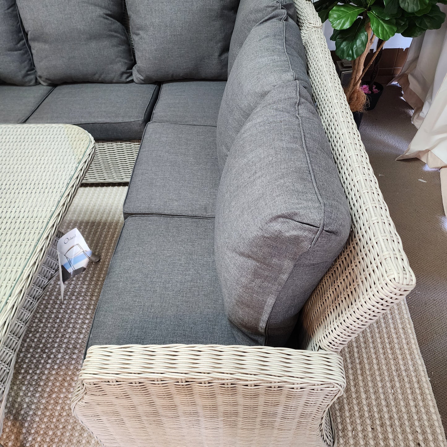 Large corner outdoor entertaining setting