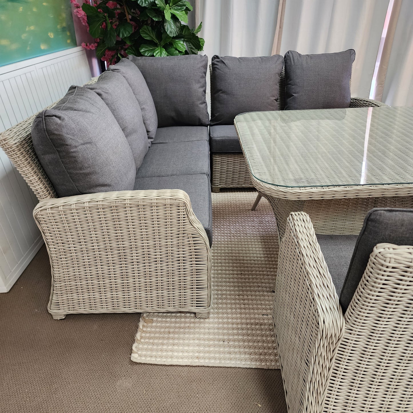 Large corner outdoor entertaining setting