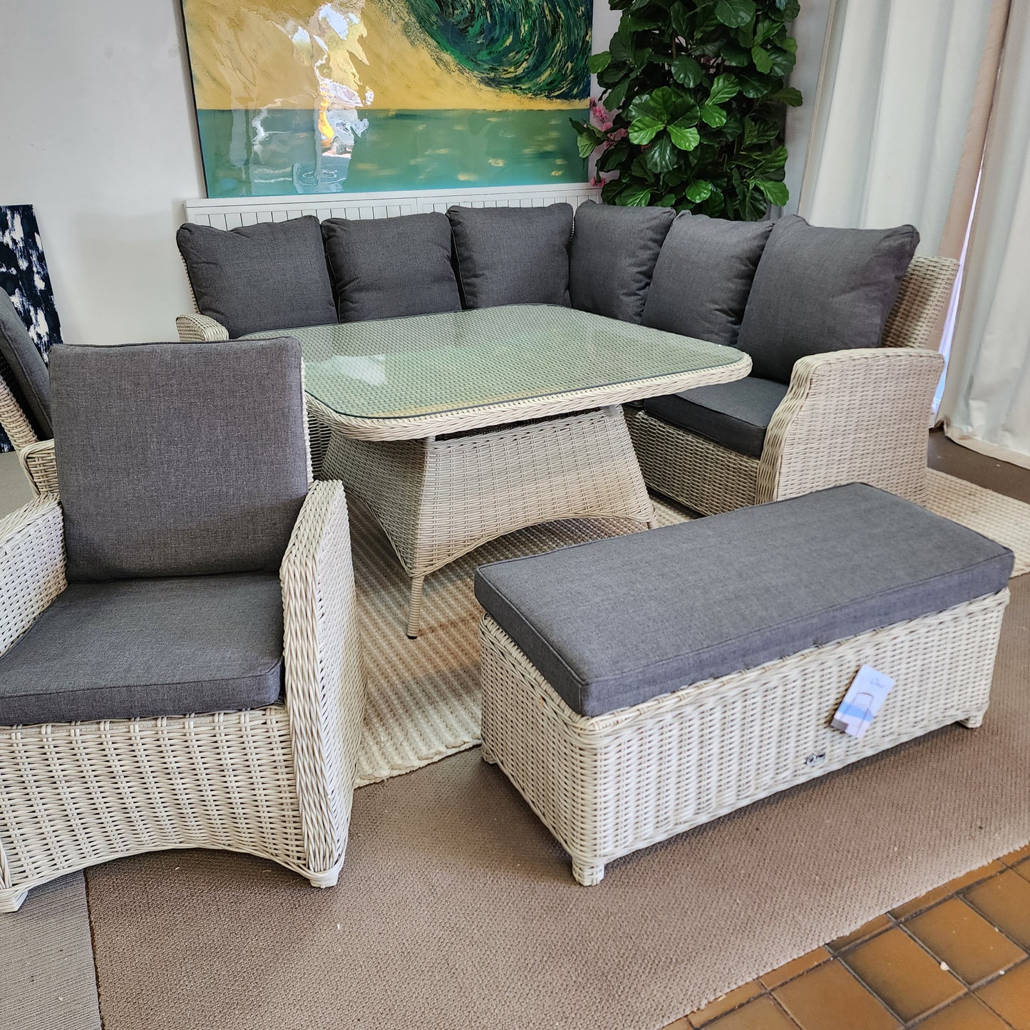 Large corner outdoor entertaining setting